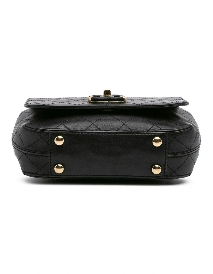 Chanel Quilted Shoulder Bag Pre-Loved image 3