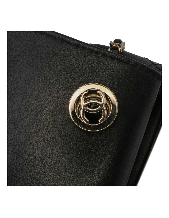 Chanel Quilted Shoulder Bag Pre-Loved image 6