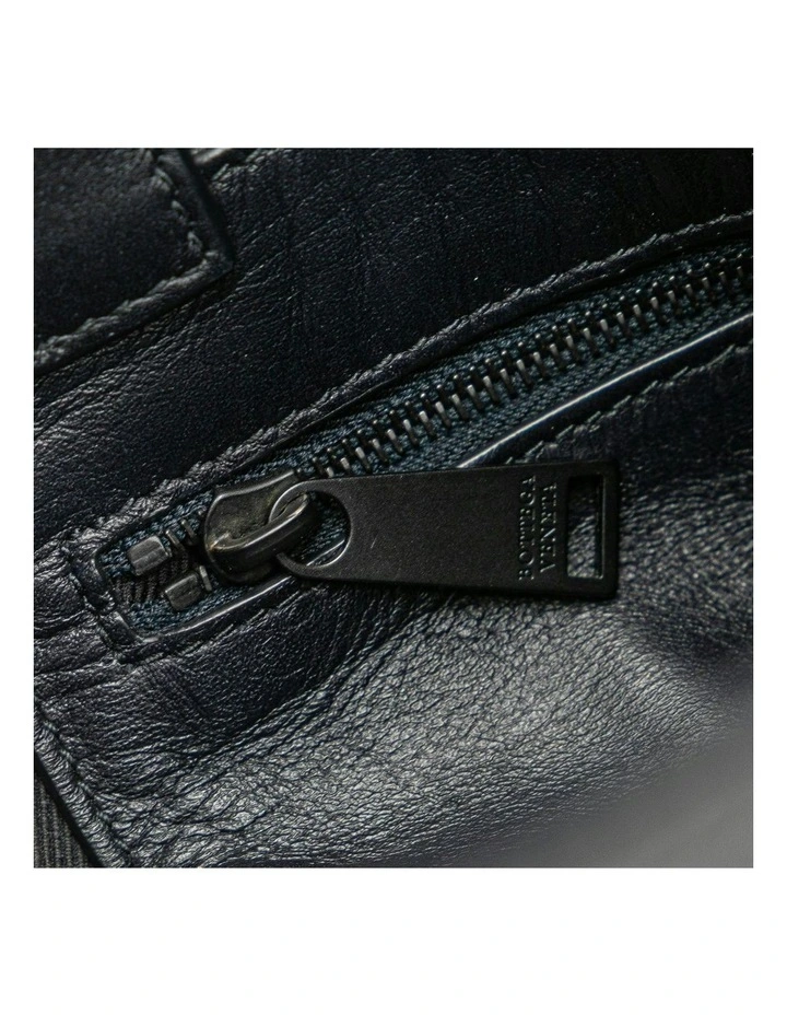 Bottega Veneta Elegant Leather  Pre-Loved Crossbody Bag with Woven Detail in Black (Azura Fashion Group ABN 30 617 598 651) image 7