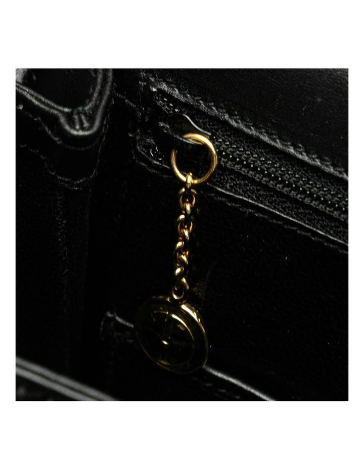 Top Handle Bag Pre-Loved (Azura Fashion Group ABN 30 617 598 651) in Black image 6