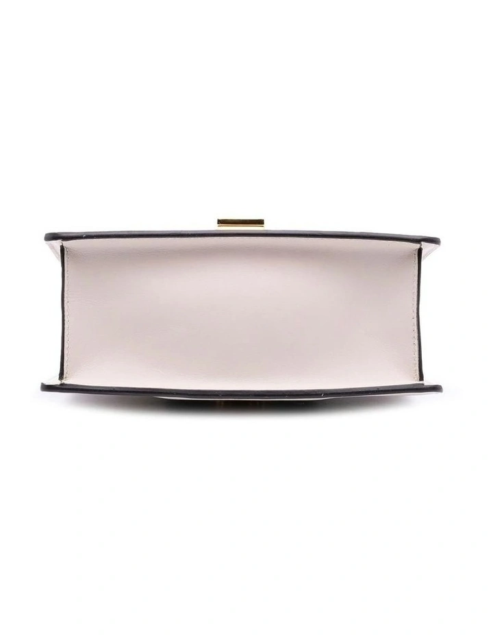 Gucci Elegant Top Handle Bag in White image 3