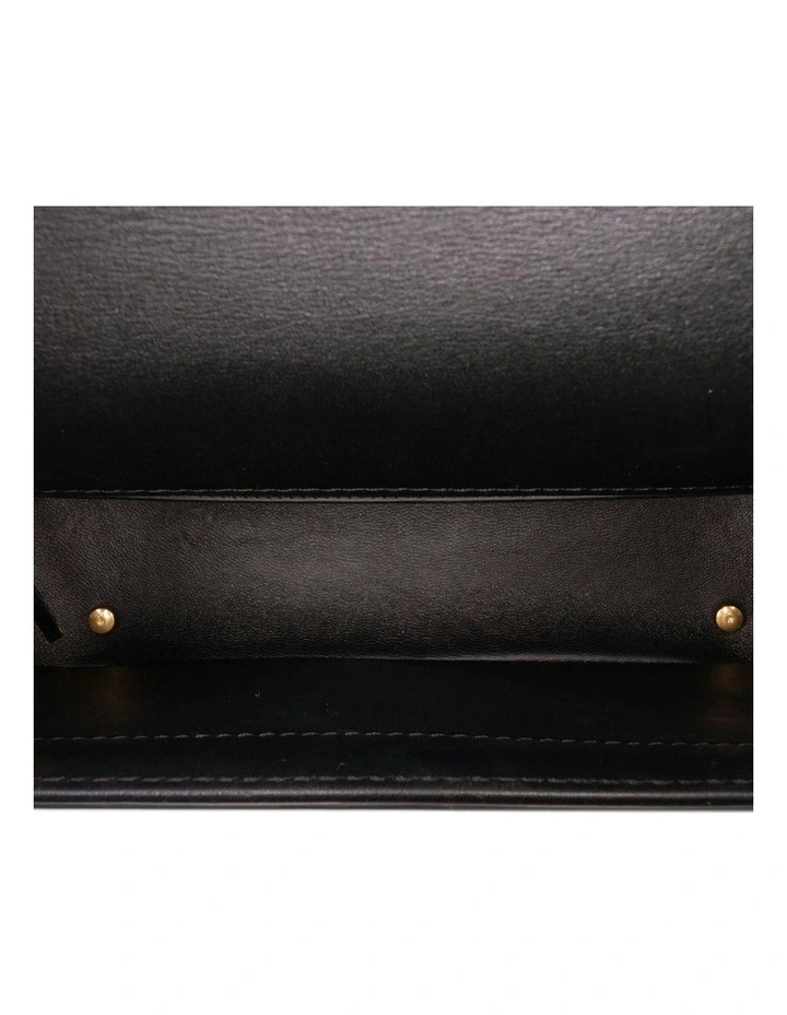 Shoulder Bag with Chain in Black Pre-Loved (Fashion Group ABN 30 617 598 651) image 4