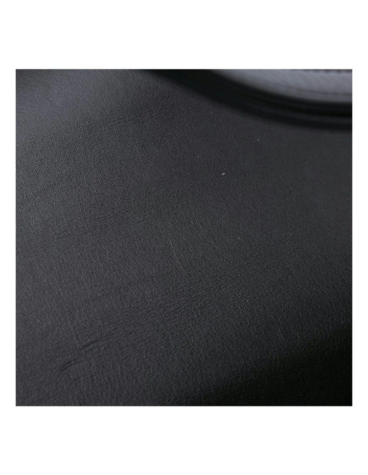 Shoulder Bag with Chain in Black Pre-Loved (Fashion Group ABN 30 617 598 651) image 6