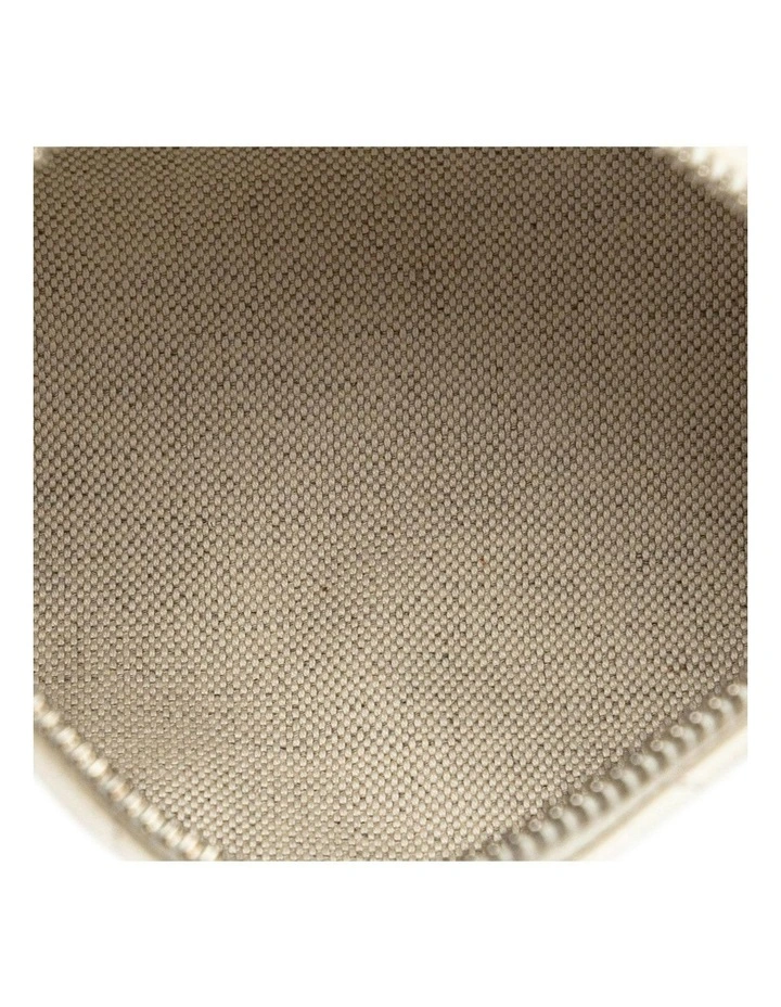 Elegant Shoulder Bag in White Pre-Loved (Fashion Group ABN 30 617 598 651) image 4