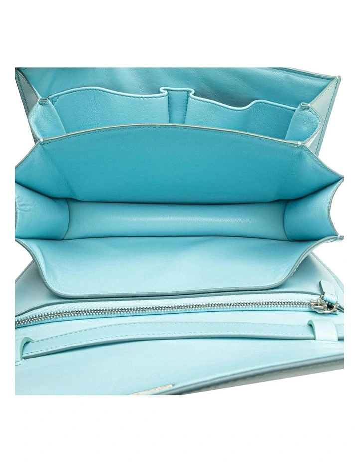 Classic Leather Shoulder Bag in Blue Pre-Loved (Fashion Group ABN 30 617 598 651) image 4