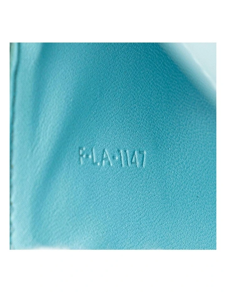 Classic Leather Shoulder Bag in Blue Pre-Loved (Fashion Group ABN 30 617 598 651) image 7