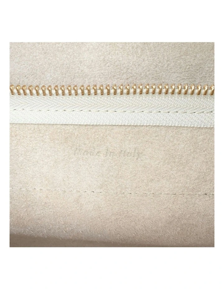 Refined Grained Leather Handbag With Top Handle (Fashion Group ABN 30 617 598 651) in Green image 5