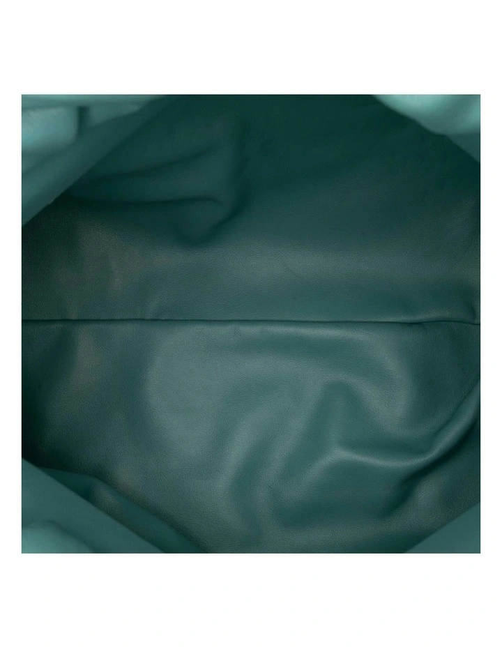 Bottega Veneta Chain Leather Clutch Pre-Loved (Azura Fashion Group ABN 30 617 598 651) in Blue image 4