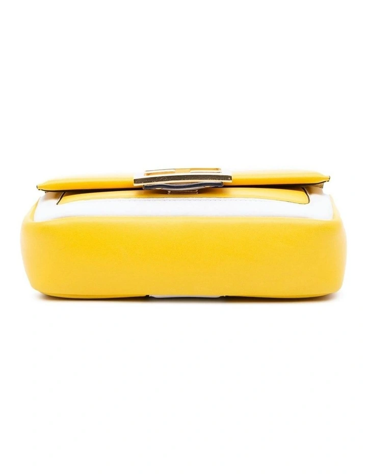 Elegant Leather Shoulder Bag With Chain Strap (Fashion Group ABN 30 617 598 651) in Yellow image 3