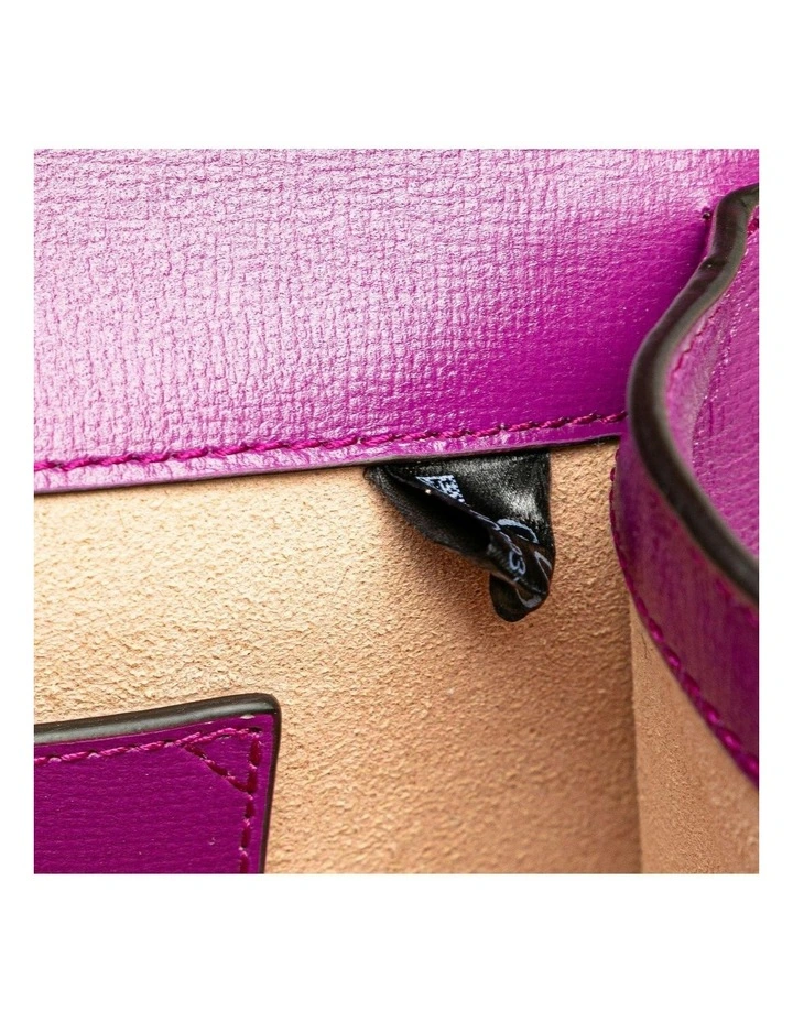 Gucci Elegant Shoulder Bag with Adjustable Strap Pre-Loved (Azura Fashion Group ABN 30 617 598 651) in Purple image 6