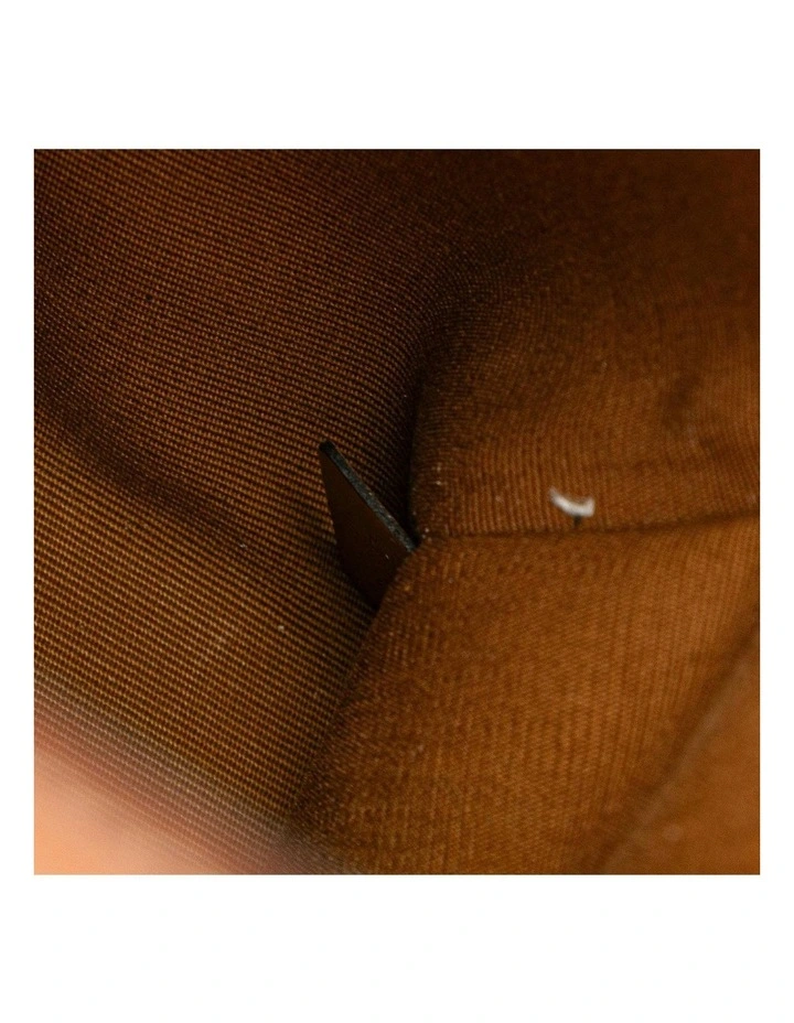 Celine Vertical Tote Bag Pre-Loved (Azura Fashion Group ABN 30 617 598 651) in White image 5