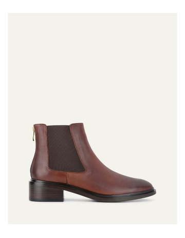 Chestnut M colour
