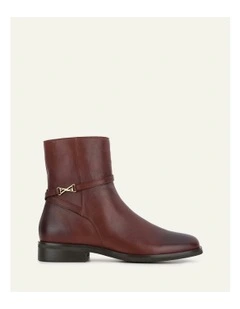 Gilbert Flat Ankle Leather Boots in Chestnut