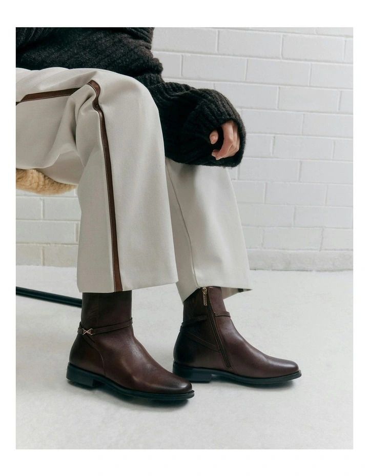 Gilbert Flat Ankle Leather Boots in Chestnut image 2