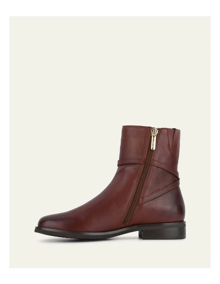 Gilbert Flat Ankle Leather Boots in Chestnut image 6