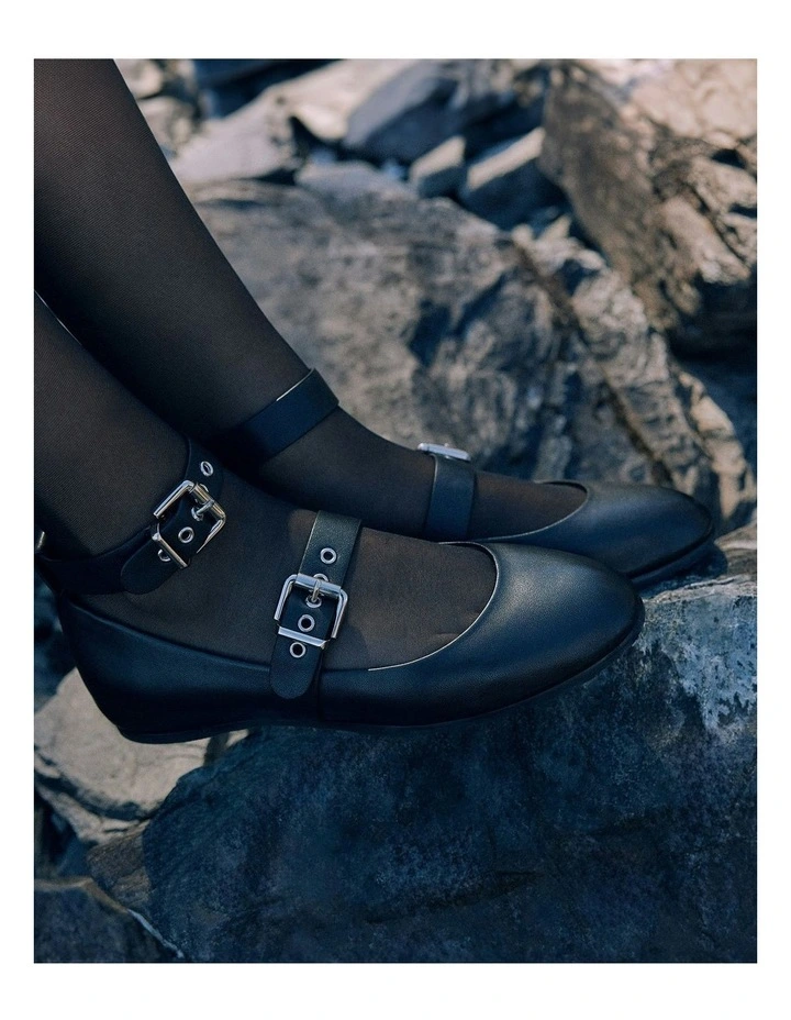 Hera Casual Flats in Black image 2
