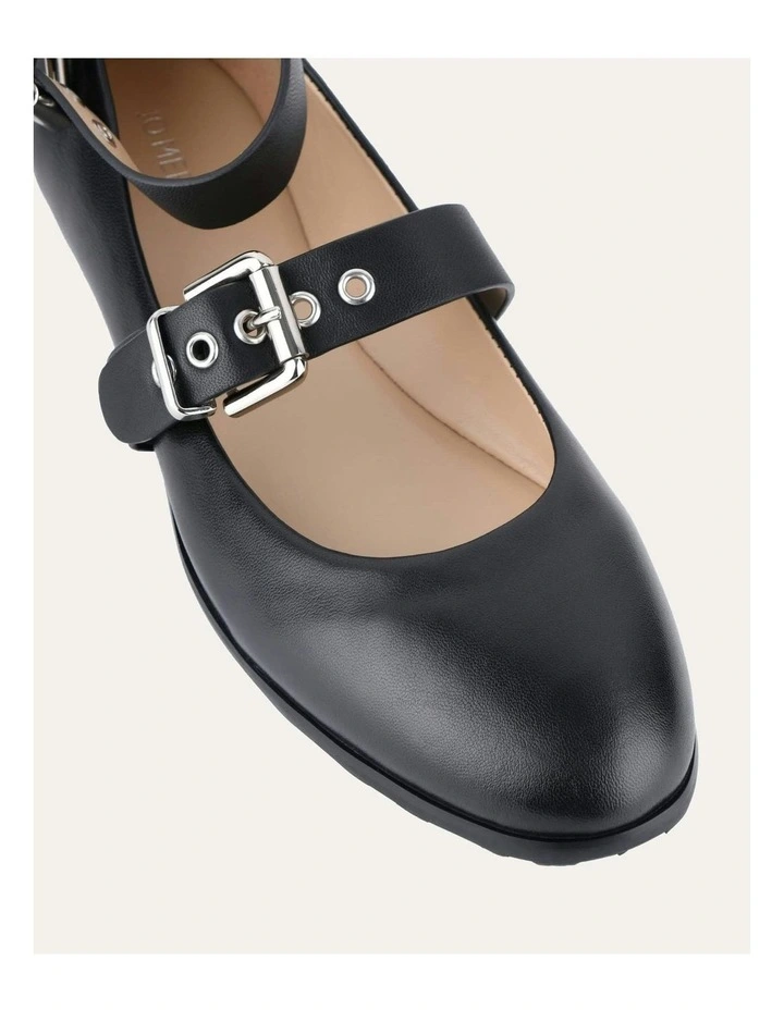 Hera Casual Flats in Black image 4