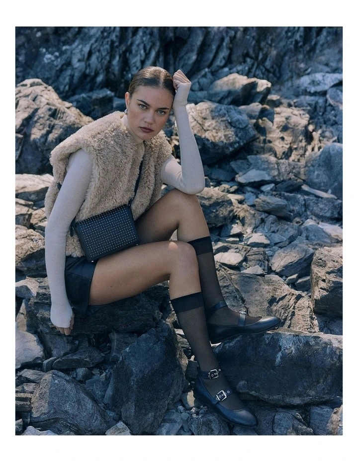 Hera Casual Flats in Black image 7
