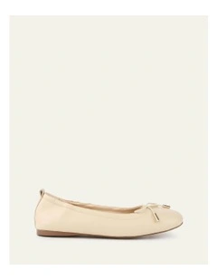 Jolie Casual Flats in Butter
