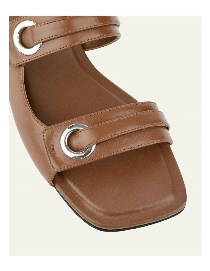 Quill Flat Leather Sandals in Dark Tan image 4