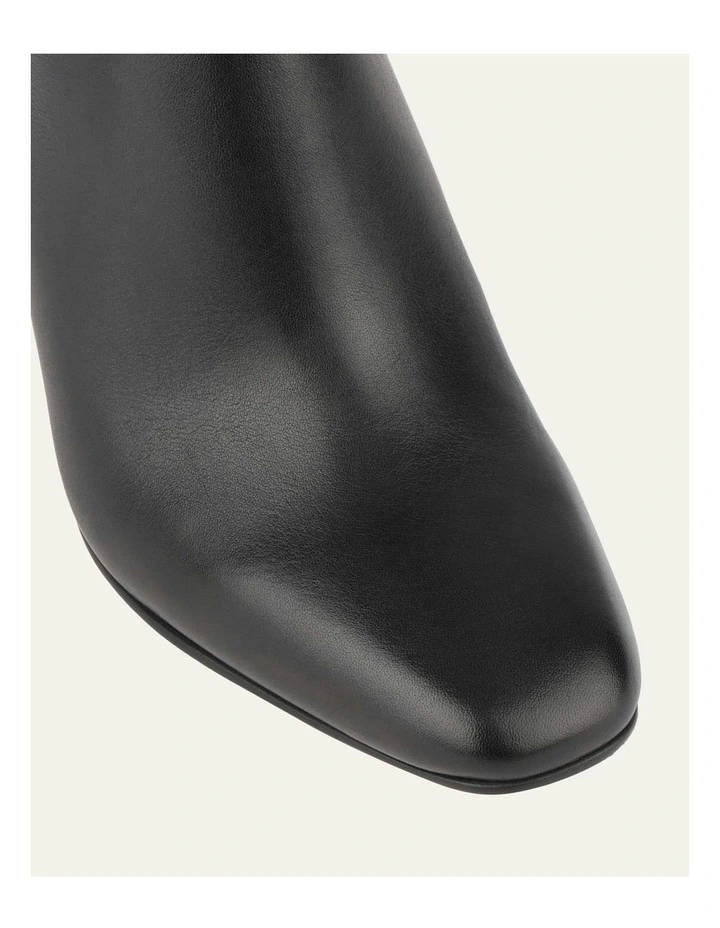 Stormi Knee Boots Leather in Black image 4