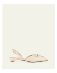 Aloe Dress Flats in Off White