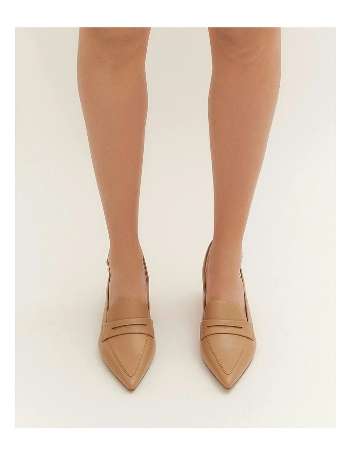 Carlton Low Heels in Tan Leather image 7
