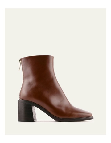 Chestnut M colour