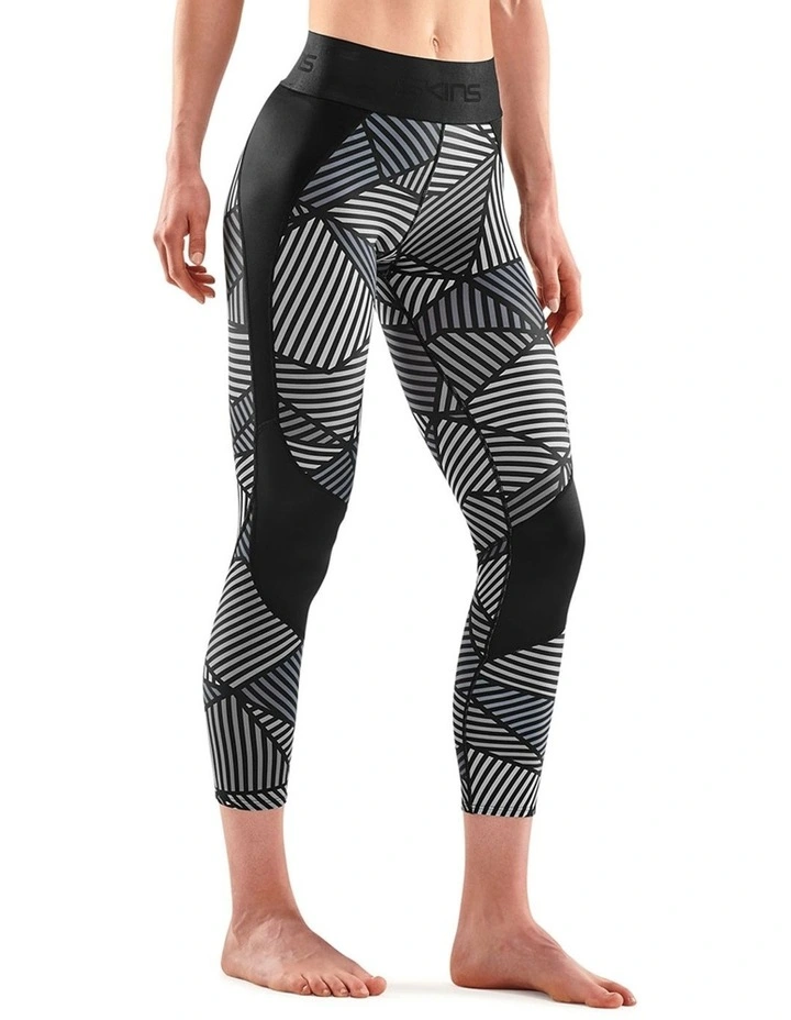 Series-3 Angle Running Activewear 7/8 Tights in Black image 3