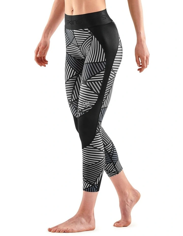 Series-3 Angle Running Activewear 7/8 Tights in Black image 4