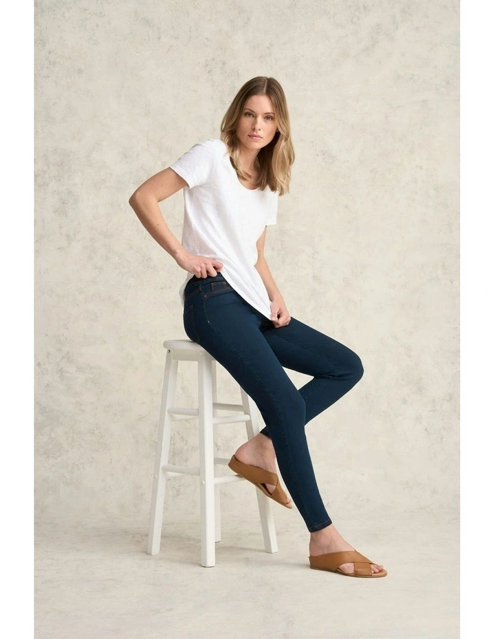 Good Earth Cotton 7/8 Skinny Leg Bengajean in Clean Denim Blue image 4