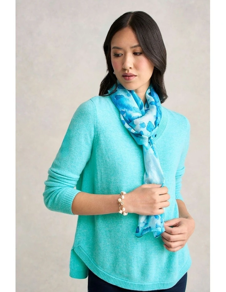 Merino V-Neck Jumper in Turquoise image 6