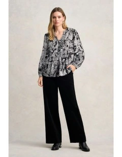 Long Sleeve Light Weight Blouse in France Capital Print