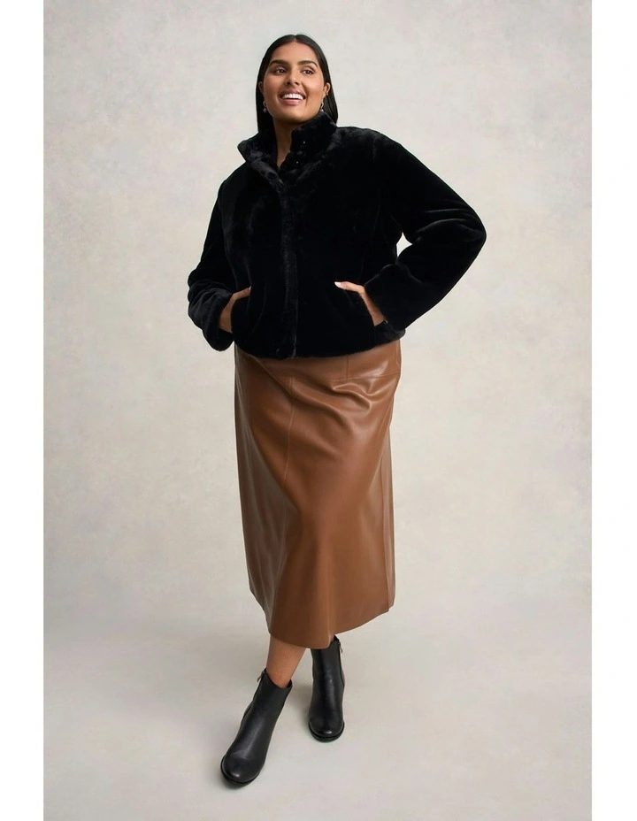 Faux Fur Cropped Jacket in Black image 6