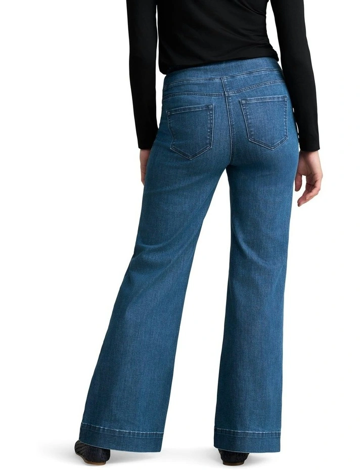 Le Flare Bengajeans in Washed Mid Indigo image 4