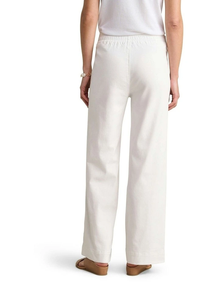 Wide Leg Jeans in White image 4