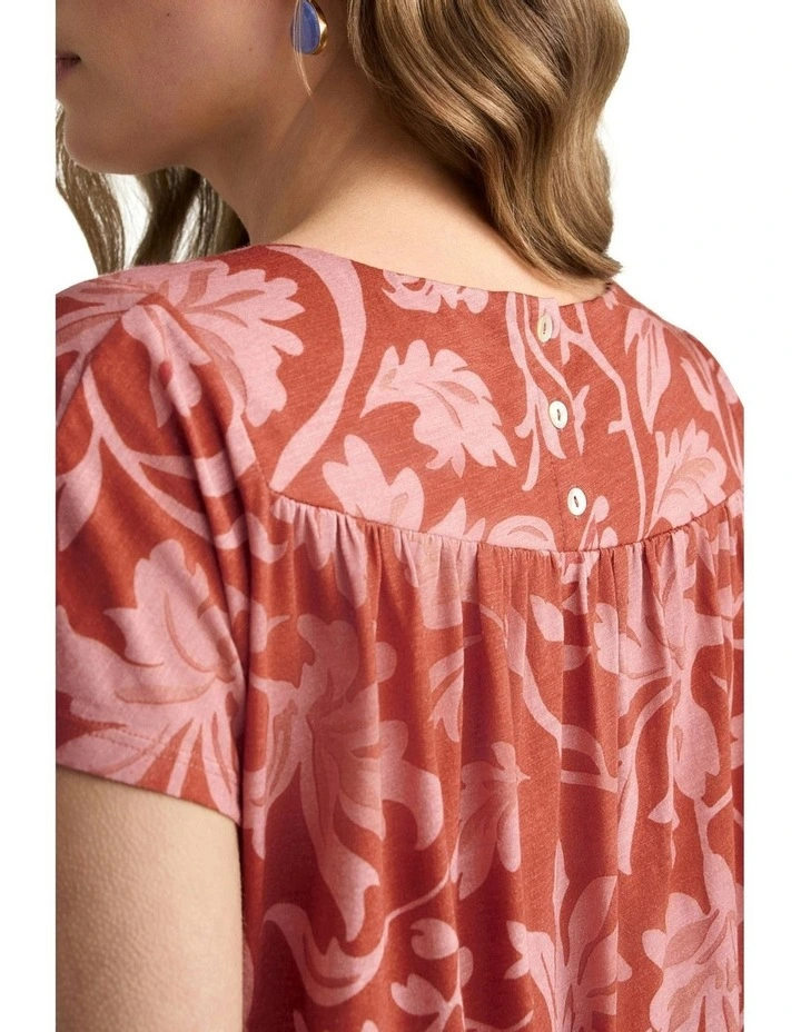 Printed T-shirt in Rosewood Print image 4