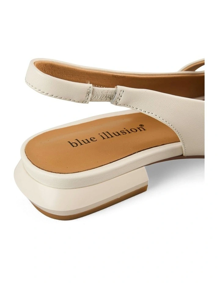 Elisa Pointed Flat in Ecru image 4