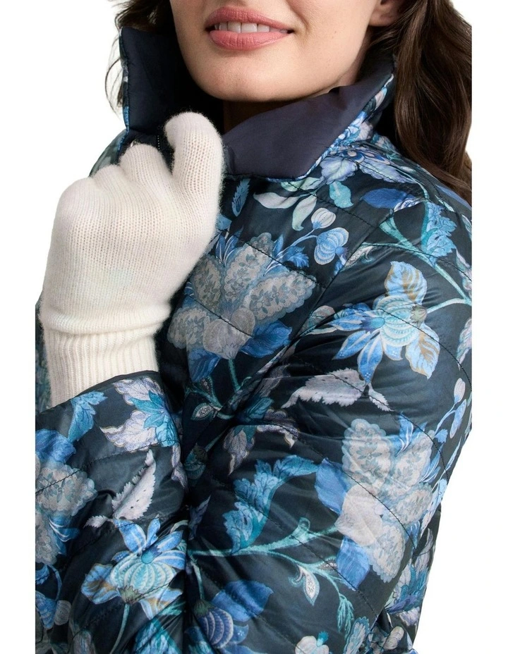 Knitted Gloves in Cream image 2