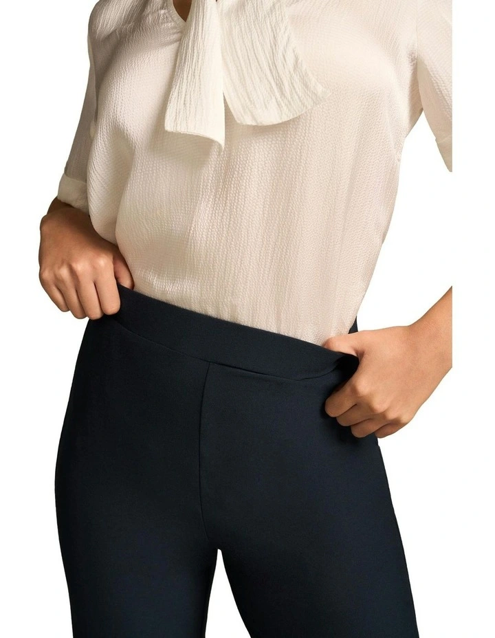 Stretch Crepe Tapered Pant in Ink image 4