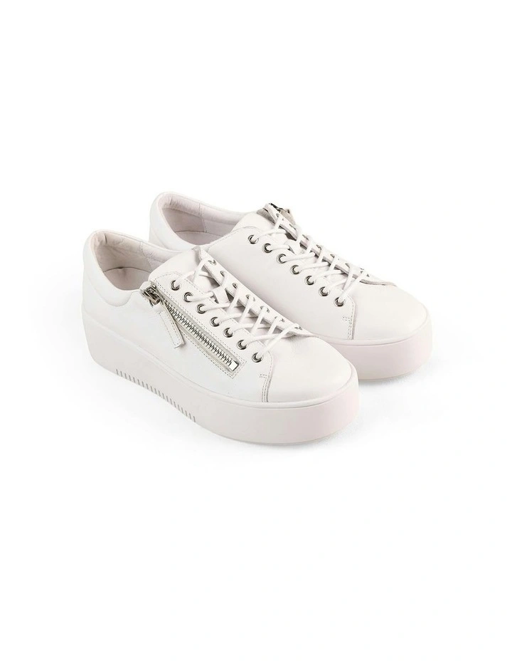 Anna Sneaker in White image 3