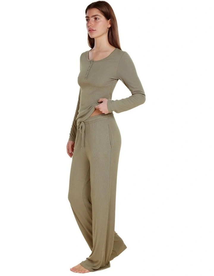 Lille Ribbed Long Sleeve Henley Top in Olive image 3