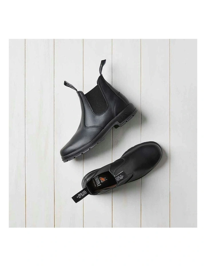 Oil Kip K9 Elastic Sided Boot in Black image 6