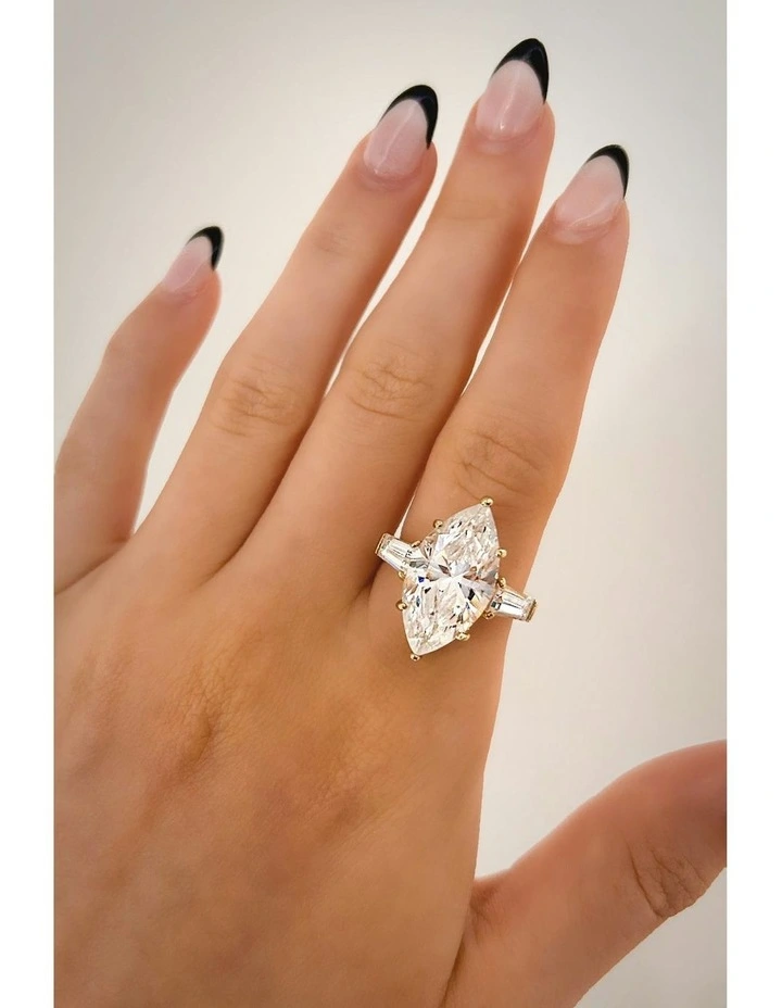 Natural Ring With Diamonds in Gold image 2