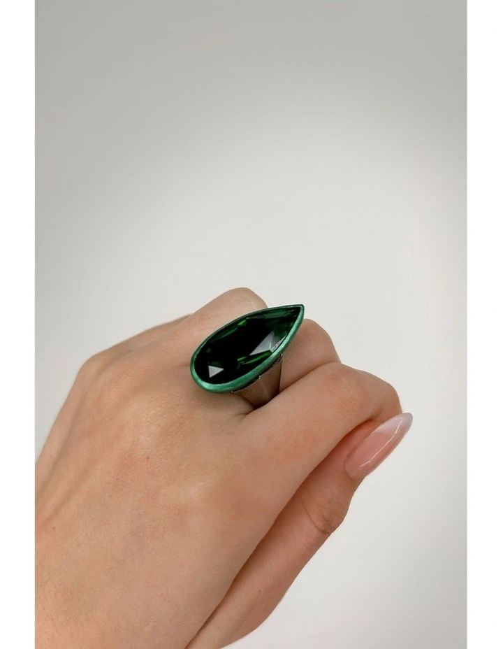 Beetle Ring With Emerald in Black image 3