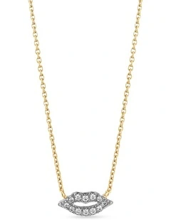 Kiss Necklace in Gold