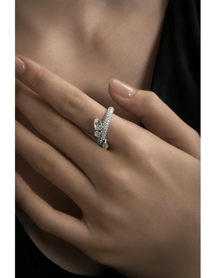 Uncontained Ring in Silver image 2