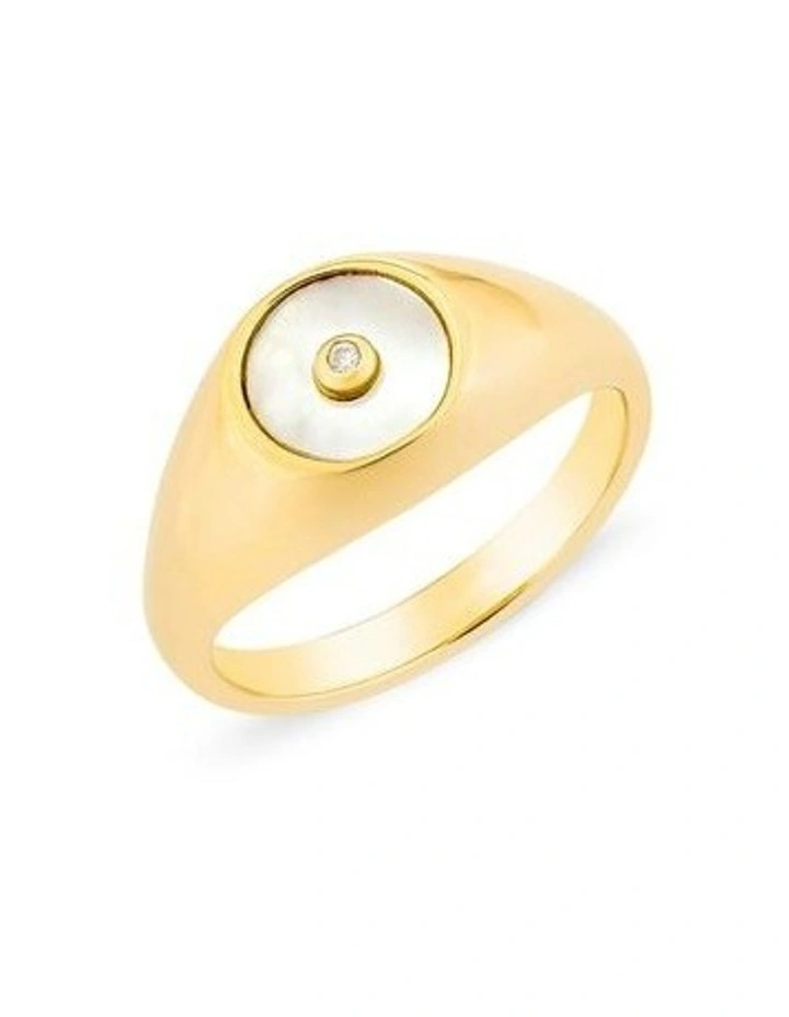 Minx Shell Signet Ring in Gold image 1