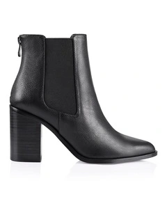 Riri Chelsea Ankle Leather Boots in Black