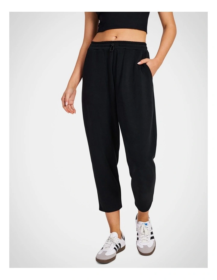 Travel Cropped Pants in Black image 1